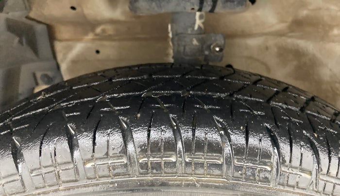 2013 Maruti Swift VXI, Petrol, Manual, 95,036 km, Left Front Tyre Tread