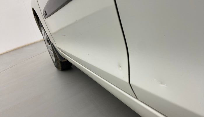 2013 Maruti Swift VXI, Petrol, Manual, 95,036 km, Front passenger door - Slightly dented