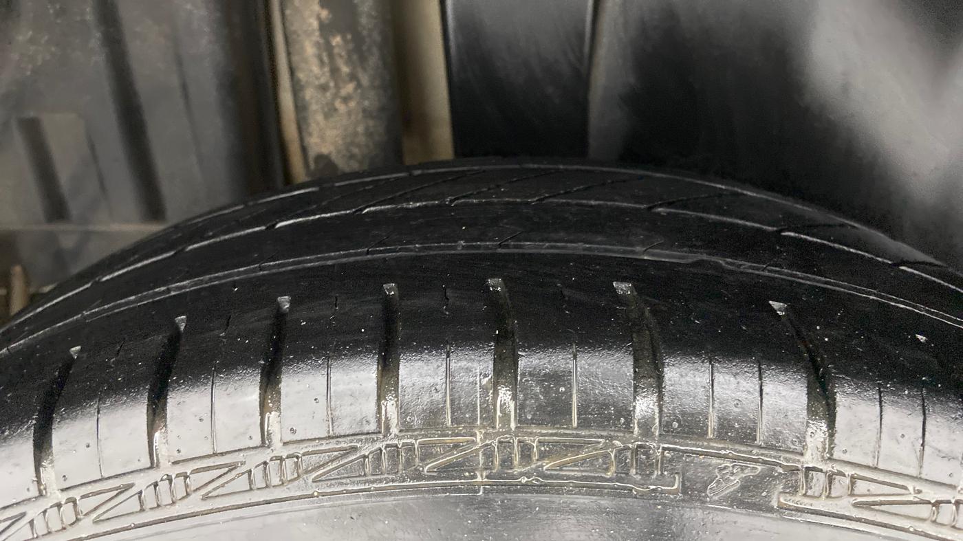 2013 Maruti Swift VXI, Petrol, Manual, 95,036 km, Right Rear Tyre Tread