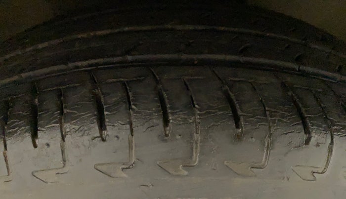 2017 Maruti IGNIS DELTA 1.2 AMT, Petrol, Automatic, 26,630 km, Right Front Tyre Tread