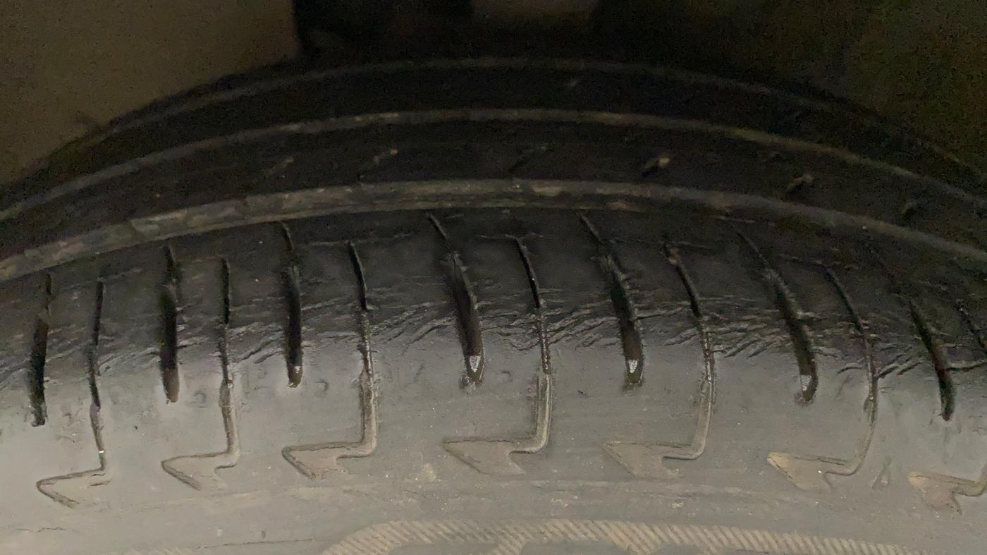 2017 Maruti IGNIS DELTA 1.2 AMT, Petrol, Automatic, 26,630 km, Left Front Tyre Tread