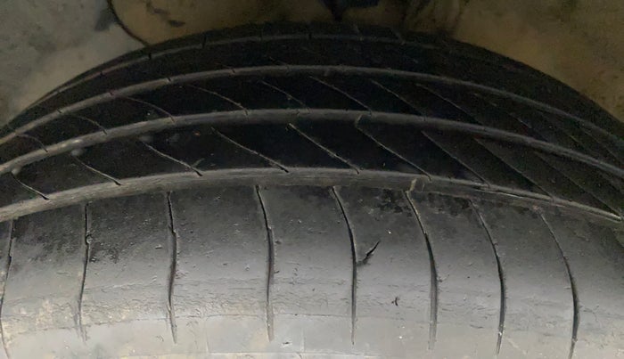 2016 Hyundai Elite i20 ASTA 1.2 (O), CNG, Manual, 98,801 km, Left Front Tyre Tread