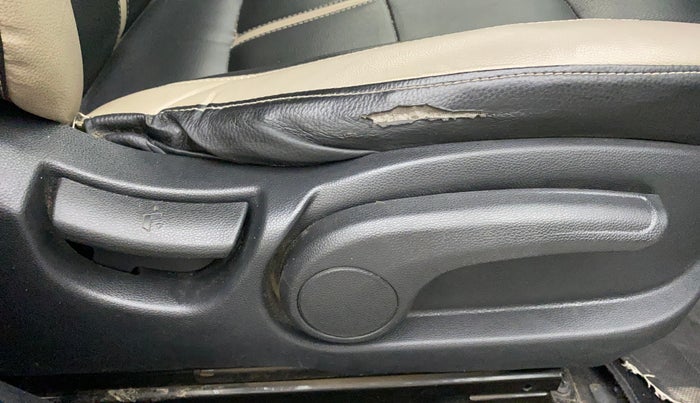 2016 Hyundai Elite i20 ASTA 1.2 (O), CNG, Manual, 98,801 km, Driver Side Adjustment Panel