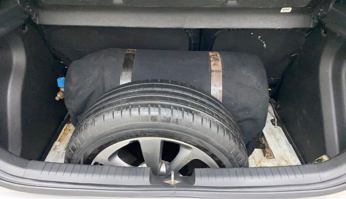 2016 Hyundai Elite i20 ASTA 1.2 (O), CNG, Manual, 98,801 km, Boot Inside