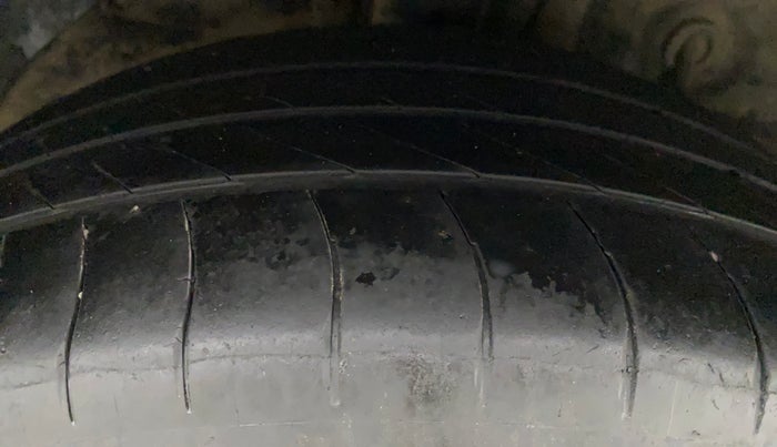 2016 Hyundai Elite i20 ASTA 1.2 (O), CNG, Manual, 98,801 km, Right Rear Tyre Tread