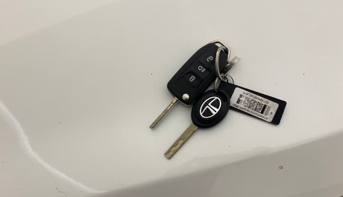 2020 Tata Tiago XZ PLUS PETROL, Petrol, Manual, 63,476 km, Key Close Up
