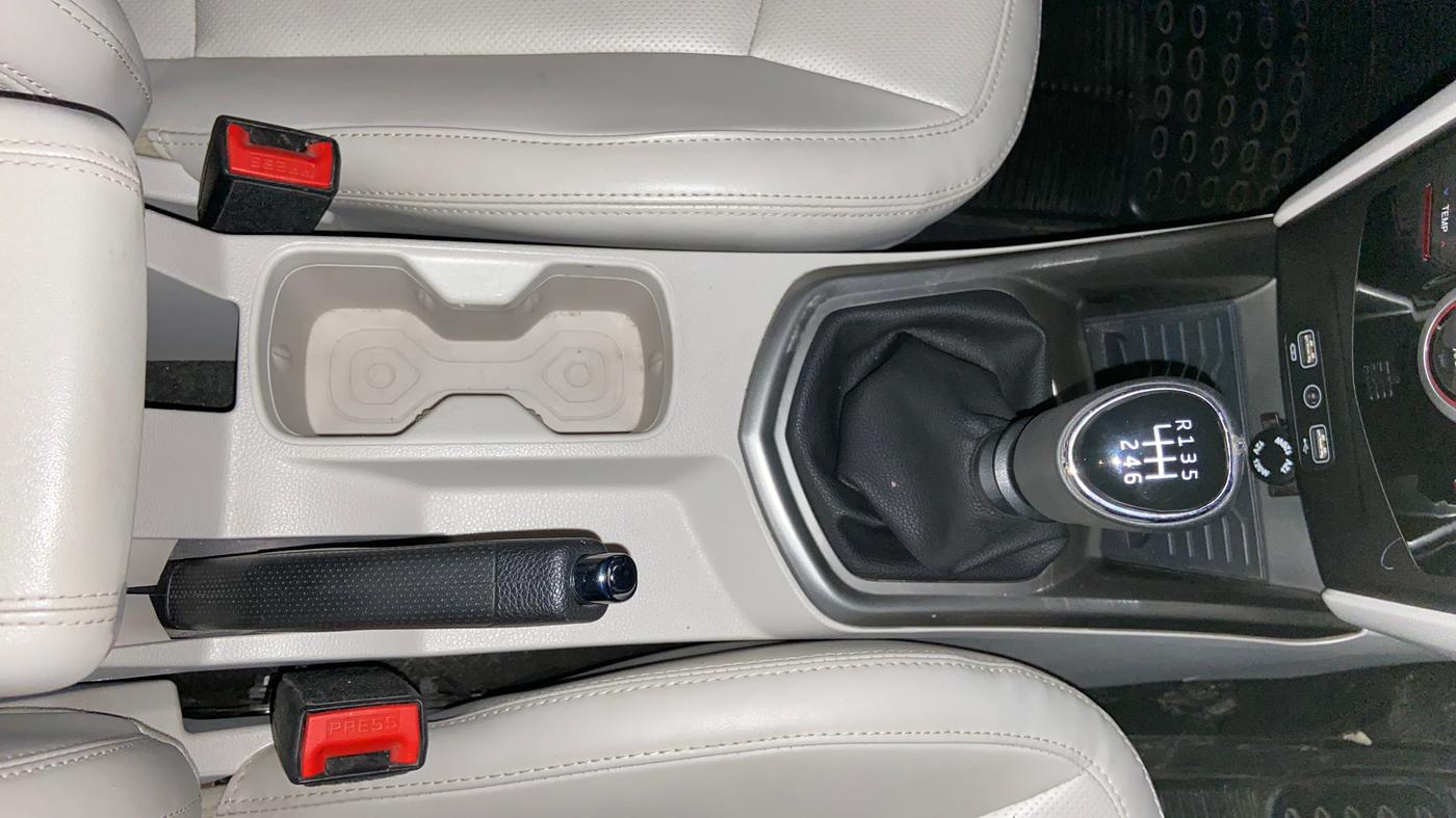 2024 Mahindra XUV300 W8 (O) 1.2 PETROL, Petrol, Manual, 31,207 km, Gear Lever