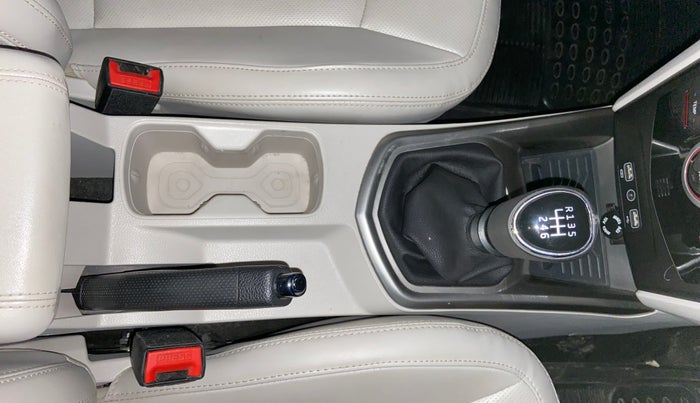 2024 Mahindra XUV300 W8 (O) 1.2 PETROL, Petrol, Manual, 31,207 km, Gear Lever