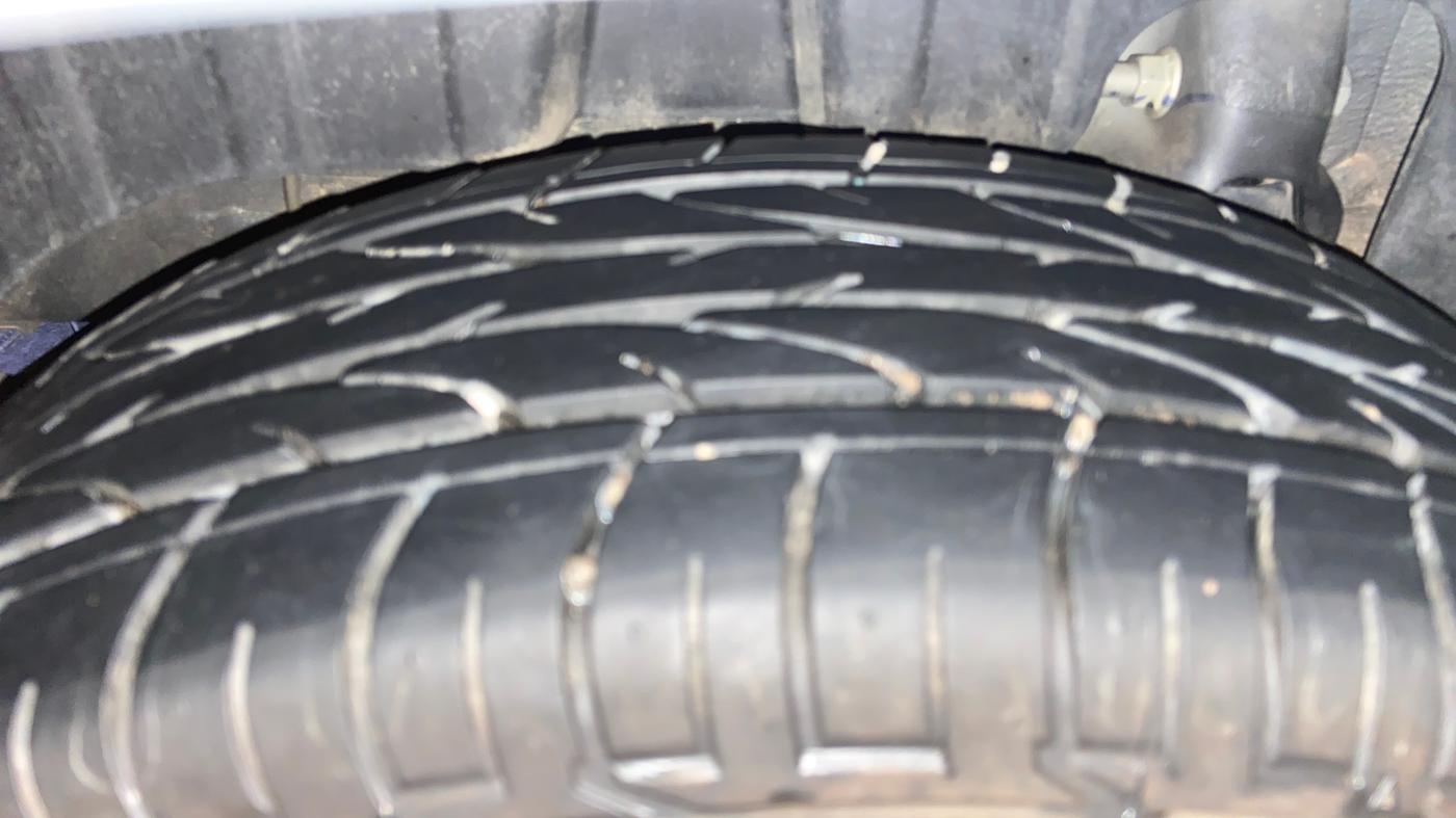 2024 Mahindra XUV300 W8 (O) 1.2 PETROL, Petrol, Manual, 31,207 km, Right Rear Tyre Tread