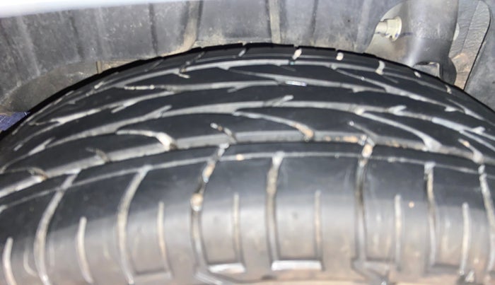 2024 Mahindra XUV300 W8 (O) 1.2 PETROL, Petrol, Manual, 31,207 km, Right Rear Tyre Tread