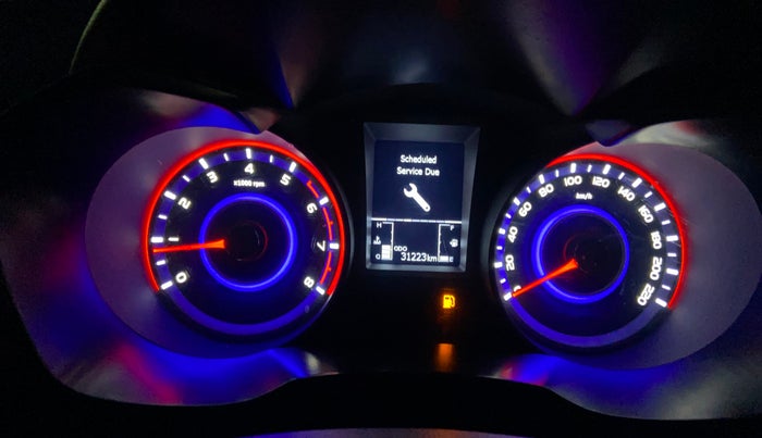 2024 Mahindra XUV300 W8 (O) 1.2 PETROL, Petrol, Manual, 31,207 km, Odometer Image