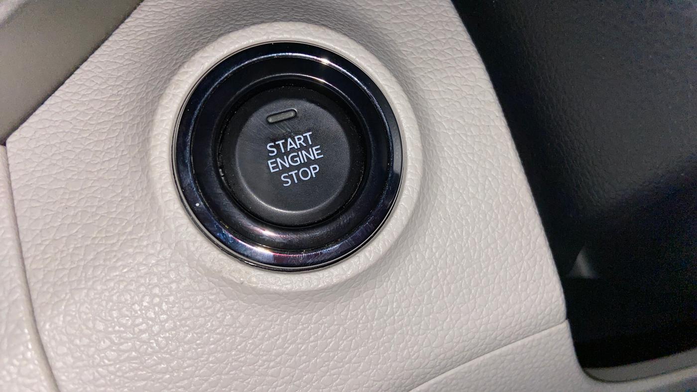 2024 Mahindra XUV300 W8 (O) 1.2 PETROL, Petrol, Manual, 31,207 km, Keyless Start/ Stop Button