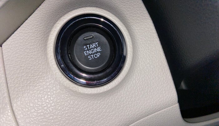 2024 Mahindra XUV300 W8 (O) 1.2 PETROL, Petrol, Manual, 31,207 km, Keyless Start/ Stop Button