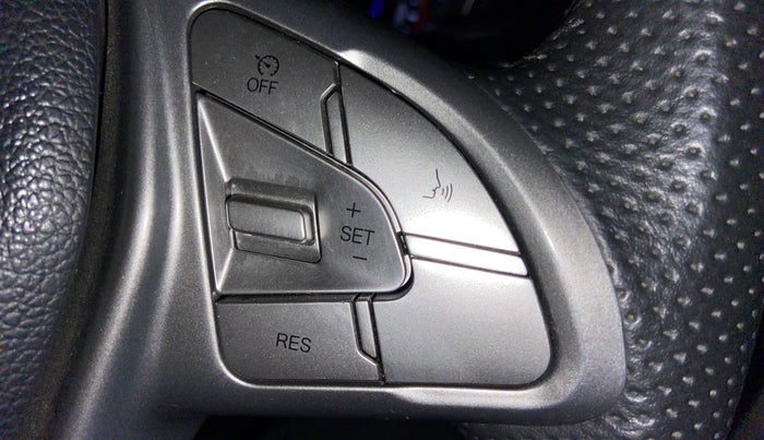 2024 Mahindra XUV300 W8 (O) 1.2 PETROL, Petrol, Manual, 31,207 km, Adaptive Cruise Control