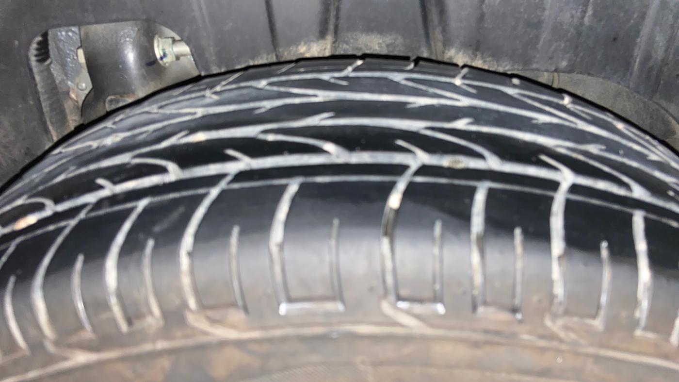 2024 Mahindra XUV300 W8 (O) 1.2 PETROL, Petrol, Manual, 31,207 km, Left Rear Tyre Tread