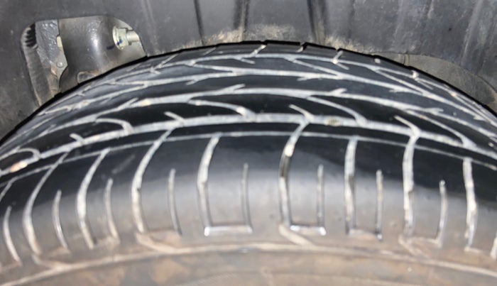 2024 Mahindra XUV300 W8 (O) 1.2 PETROL, Petrol, Manual, 31,207 km, Left Rear Tyre Tread