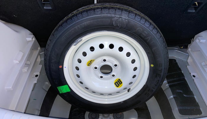 2024 Mahindra XUV300 W8 (O) 1.2 PETROL, Petrol, Manual, 31,207 km, Spare Tyre