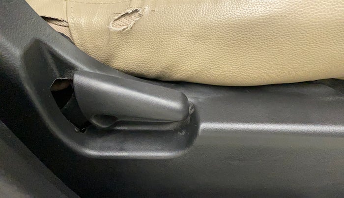 2018 Maruti Wagon R 1.0 LXI CNG, CNG, Manual, 60,667 km, Driver Side Adjustment Panel