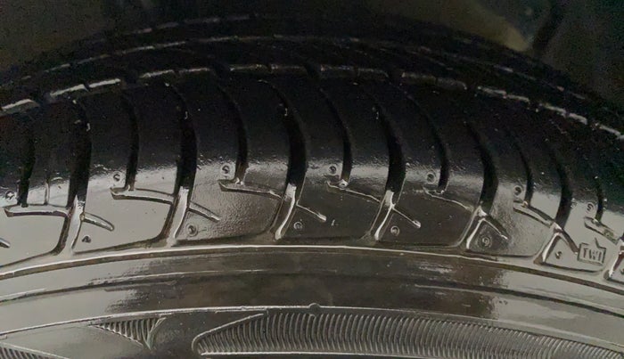 2014 Hyundai Xcent S 1.2, Petrol, Manual, 39,919 km, Left Front Tyre Tread