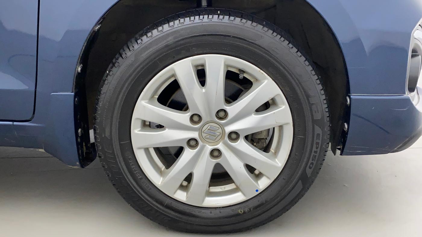 2018 Maruti Ertiga ZXI, Petrol, Manual, 37,249 km, Right Front Wheel