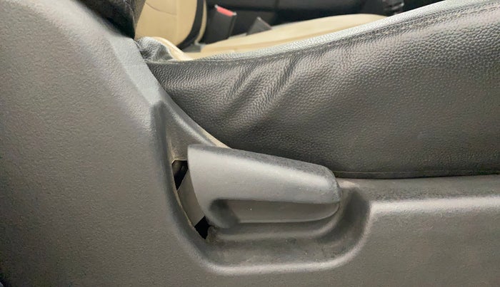 2015 Maruti Wagon R Stingray VXI, Petrol, Manual, 35,596 km, Driver Side Adjustment Panel