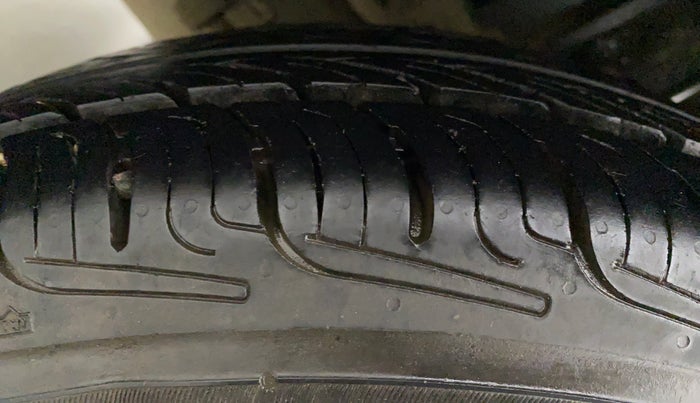 2014 Maruti Swift Dzire VDI, Diesel, Manual, 87,503 km, Left Rear Tyre Tread