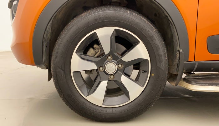 2018 Tata NEXON XZA PLUS DIESEL, Diesel, Automatic, 33,381 km, Left Front Wheel
