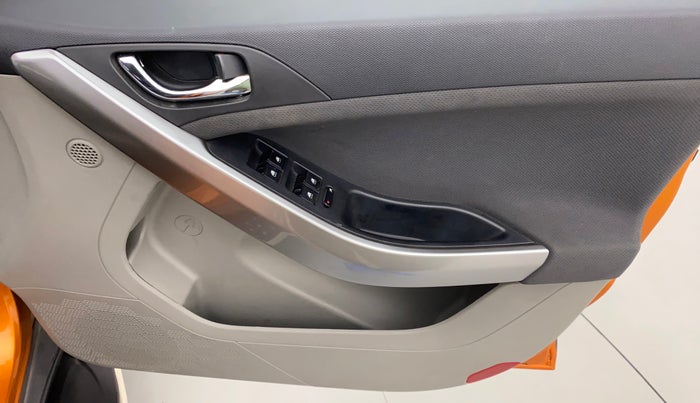 2018 Tata NEXON XZA PLUS DIESEL, Diesel, Automatic, 33,381 km, Driver Side Door Panels Control