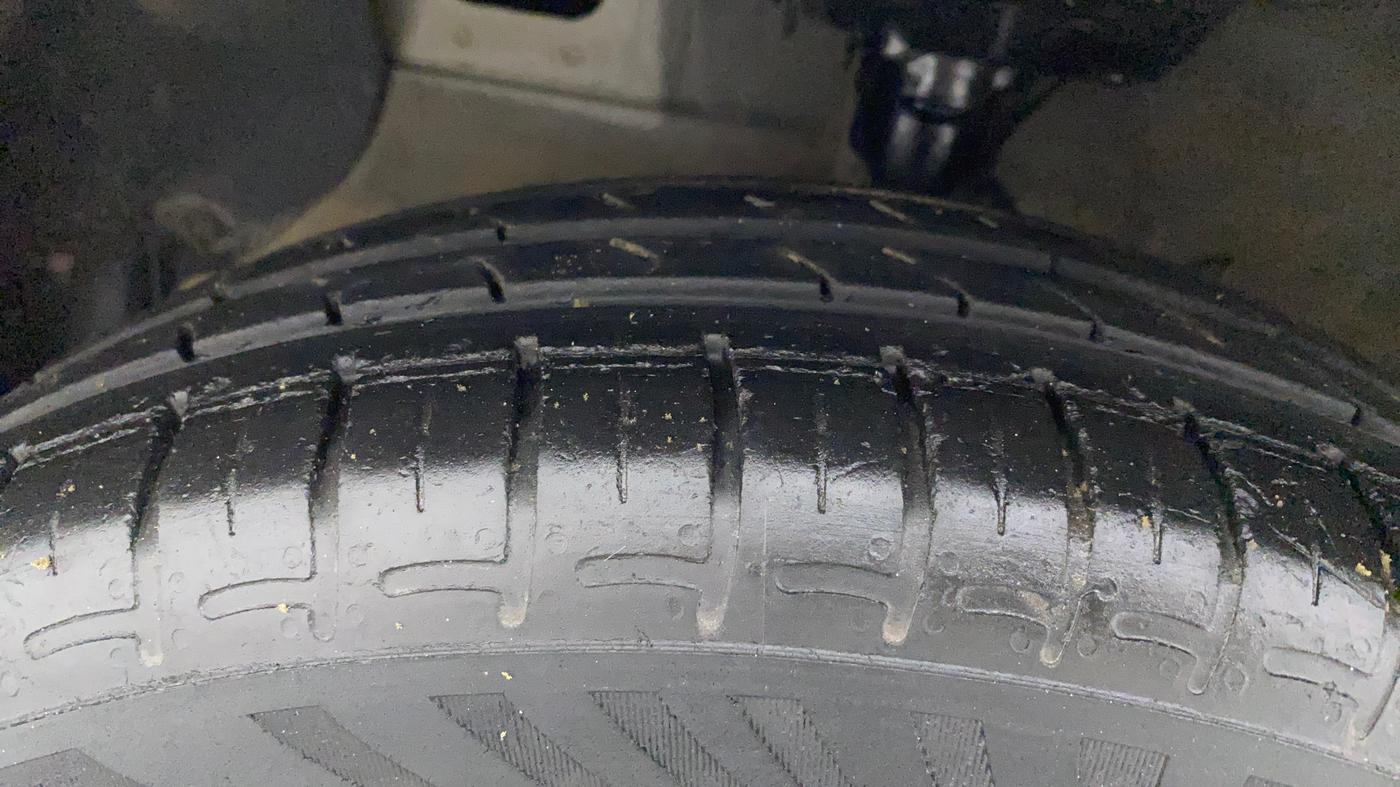 2020 Hyundai GRAND I10 NIOS SPORTZ AMT 1.2 KAPPA VTVT, Petrol, Automatic, 19,796 km, Left Front Tyre Tread