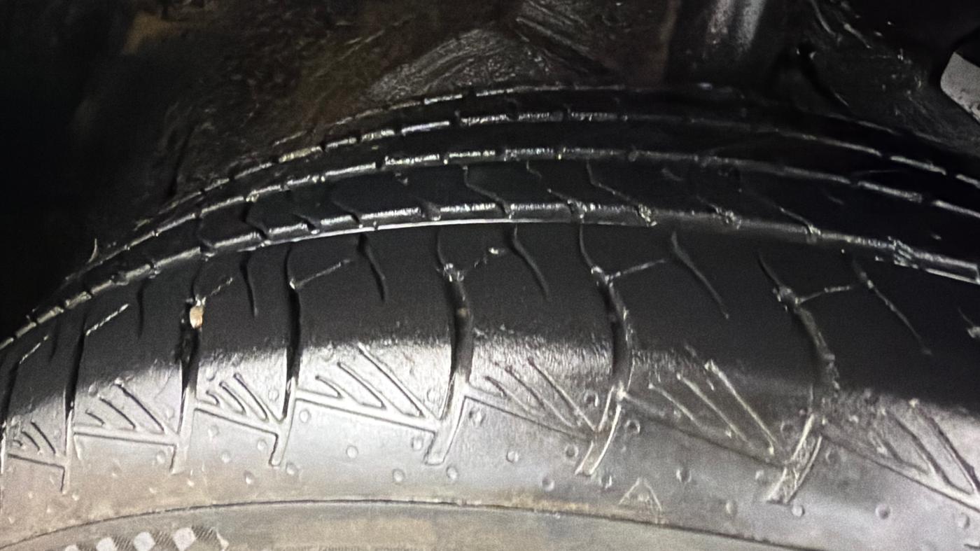 2024 MG HECTOR PLUS SHARP PRO 1.5 TURBO MT 7 STR, Petrol, Manual, 13,842 km, Right Front Tyre Tread