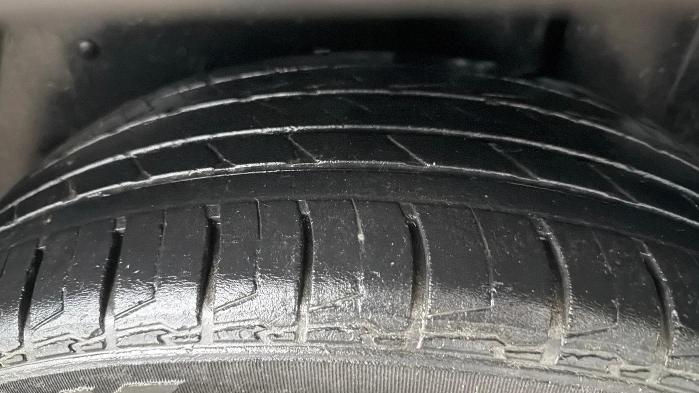 2024 MG HECTOR PLUS SHARP PRO 1.5 TURBO MT 7 STR, Petrol, Manual, 13,842 km, Left Rear Tyre Tread