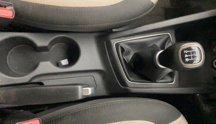 2017 Hyundai Elite i20 ASTA 1.2 (O), Petrol, Manual, 1,16,661 km, Gear Lever