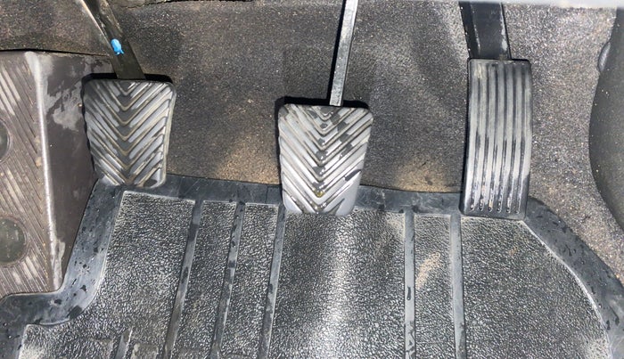 2017 Hyundai Elite i20 ASTA 1.2 (O), Petrol, Manual, 1,16,661 km, Pedals