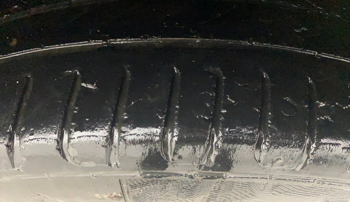 2017 Hyundai Elite i20 ASTA 1.2 (O), Petrol, Manual, 1,16,661 km, Right Front Tyre Tread