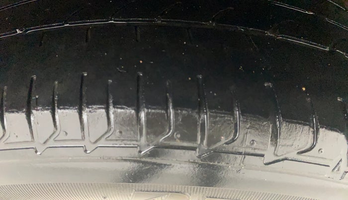 2017 Hyundai Elite i20 ASTA 1.2 (O), Petrol, Manual, 1,16,661 km, Left Rear Tyre Tread