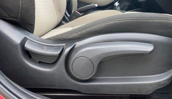 2017 Hyundai Elite i20 ASTA 1.2 (O), Petrol, Manual, 1,16,661 km, Driver Side Adjustment Panel