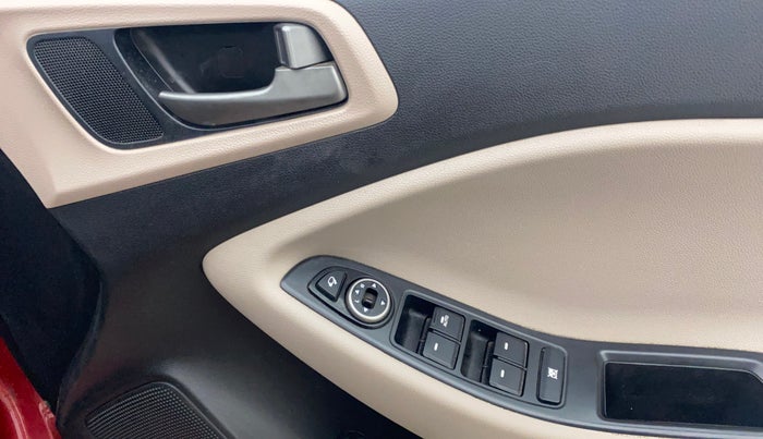 2017 Hyundai Elite i20 ASTA 1.2 (O), Petrol, Manual, 1,16,661 km, Driver Side Door Panels Control