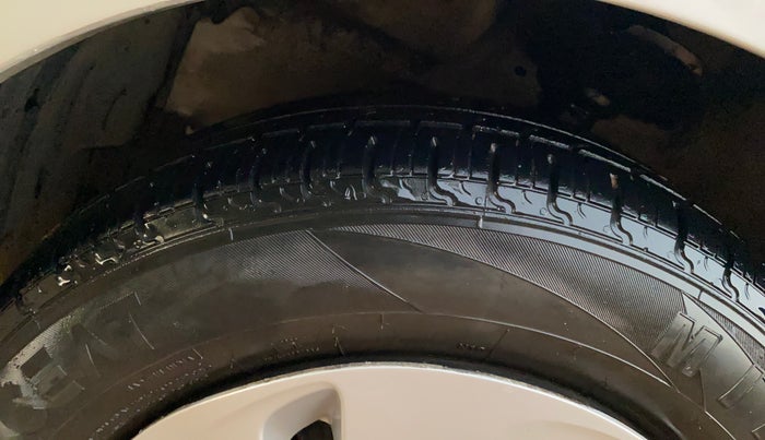 2017 Maruti Celerio ZXI, CNG, Manual, 87,265 km, Left Front Tyre Tread