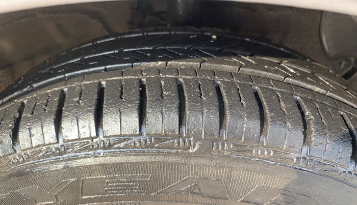 2014 Hyundai Grand i10 SPORTZ 1.2 KAPPA VTVT, Petrol, Manual, 40,871 km, Right Front Tyre Tread