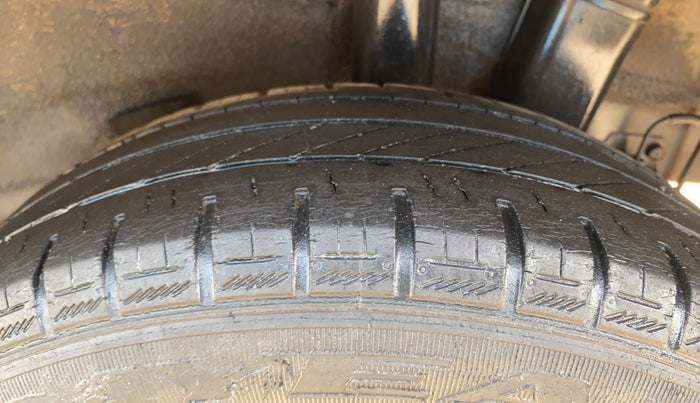 2014 Hyundai Grand i10 SPORTZ 1.2 KAPPA VTVT, Petrol, Manual, 40,871 km, Left Rear Tyre Tread