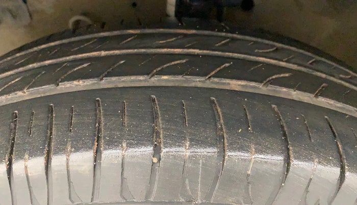 2014 Maruti Swift Dzire VDI, Diesel, Manual, 62,298 km, Left Front Tyre Tread