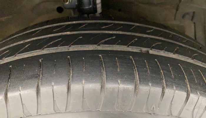2014 Maruti Swift Dzire VDI, Diesel, Manual, 62,298 km, Right Front Tyre Tread