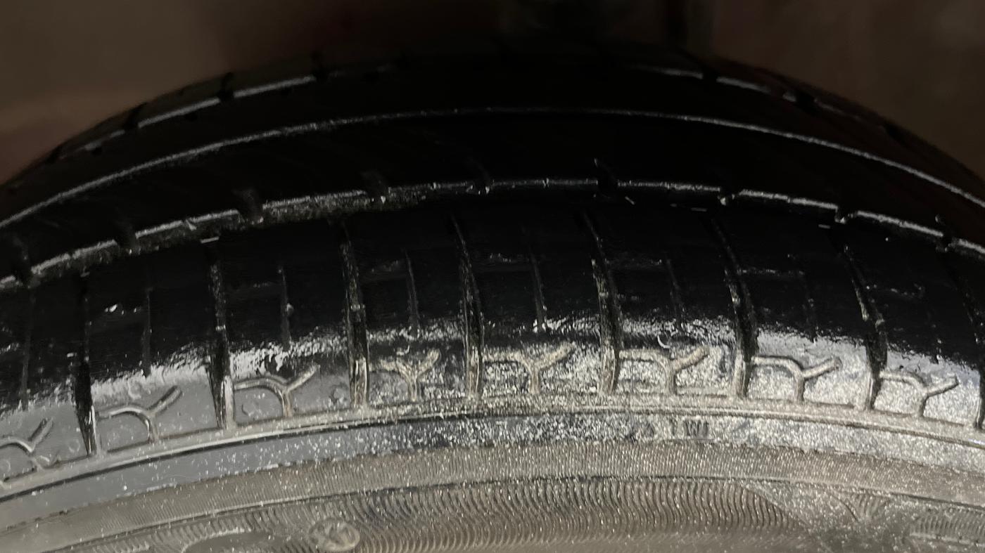 2014 Maruti Alto K10 VXI, Petrol, Manual, 1,02,791 km, Left Front Tyre Tread
