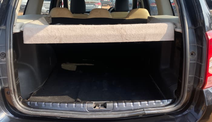 2014 Renault Duster RXE PETROL, Petrol, Manual, 1,47,587 km, Boot Inside