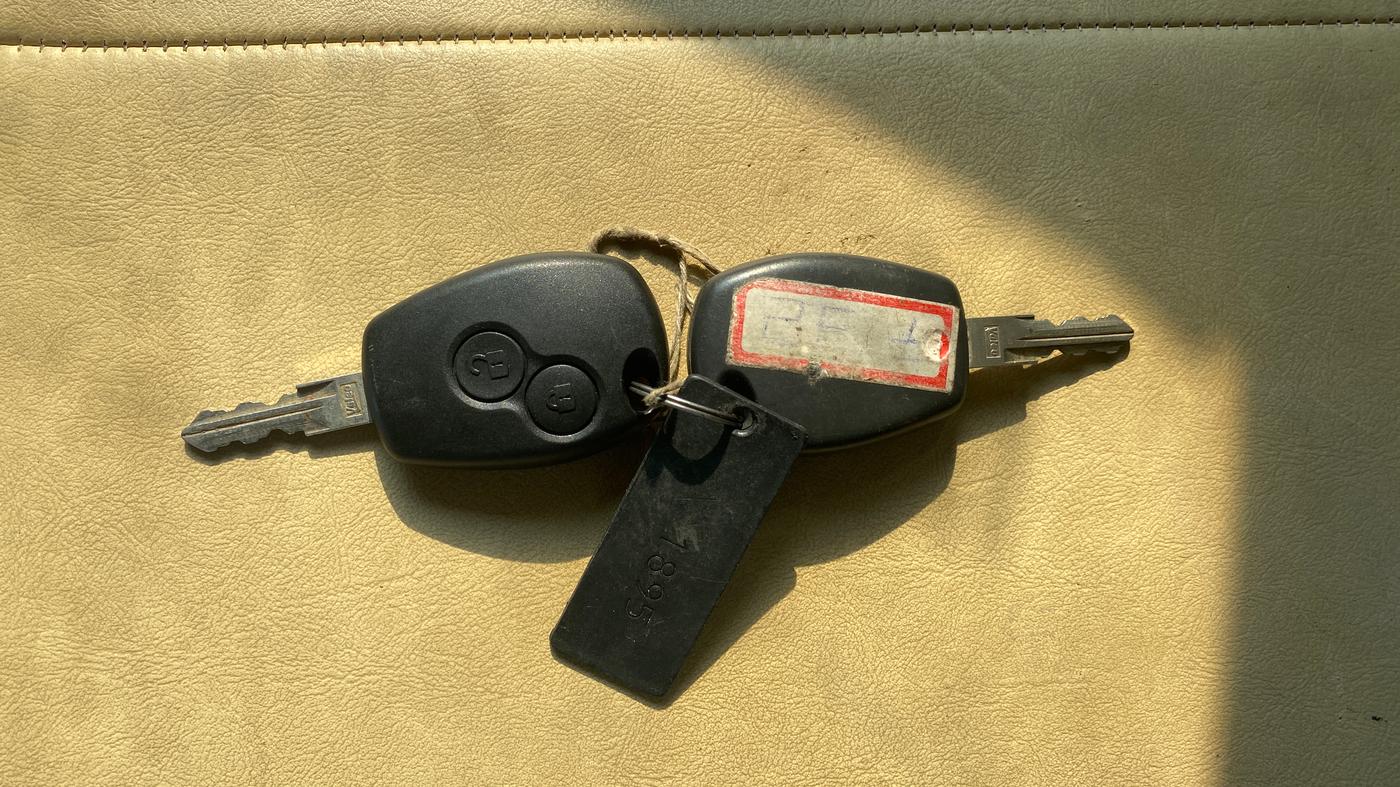 2014 Renault Duster RXE PETROL, Petrol, Manual, 1,47,587 km, Key Close Up