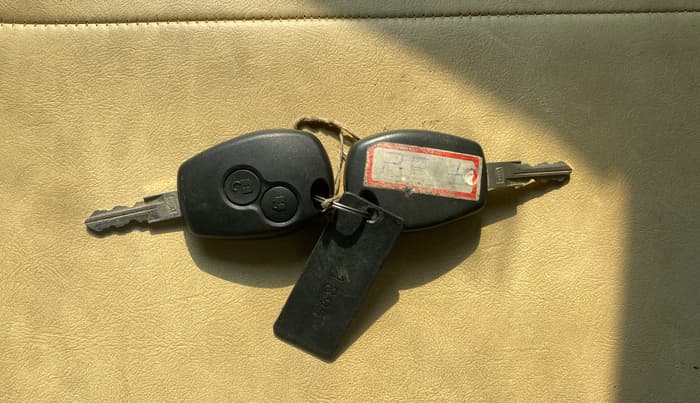 2014 Renault Duster RXE PETROL, Petrol, Manual, 1,47,587 km, Key Close Up