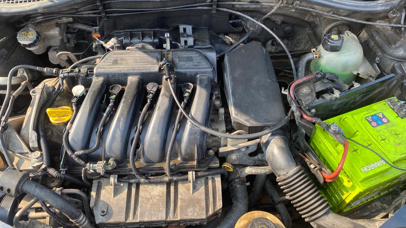 2014 Renault Duster RXE PETROL, Petrol, Manual, 1,47,587 km, Engine View