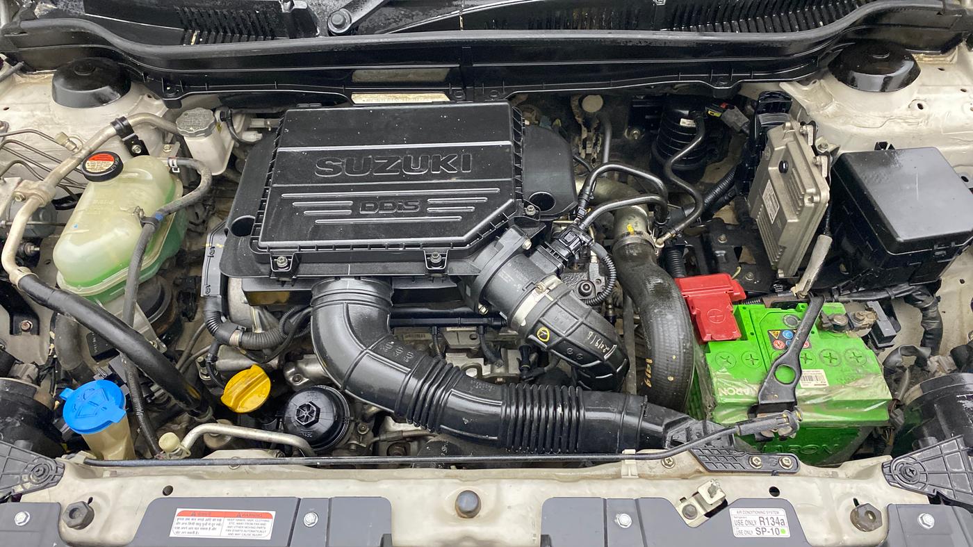 2016 Maruti Vitara Brezza VDI OPT, Diesel, Manual, 1,10,954 km, Engine Bonet View