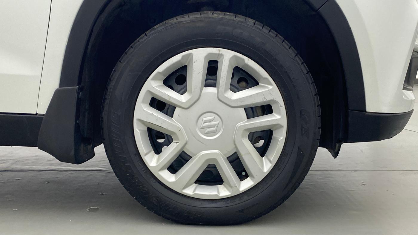 2016 Maruti Vitara Brezza VDI OPT, Diesel, Manual, 1,10,954 km, Right Front Tyre