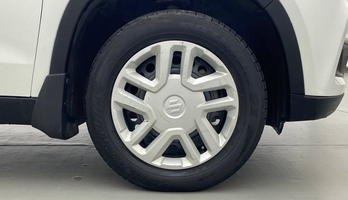 2016 Maruti Vitara Brezza VDI OPT, Diesel, Manual, 1,10,954 km, Right Front Tyre